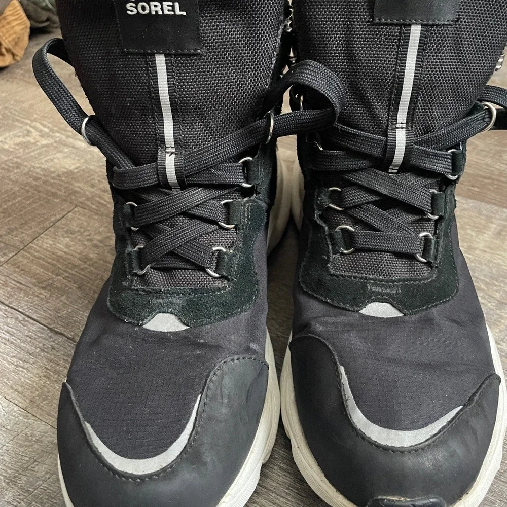 Sorel Women's Black and White Athletic Shoe/Boots size‎ 10.5